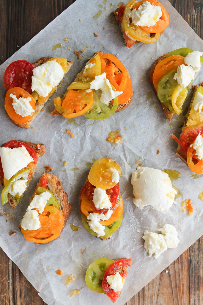 Bruschetta tomate-mozzarella - aime &amp; mange