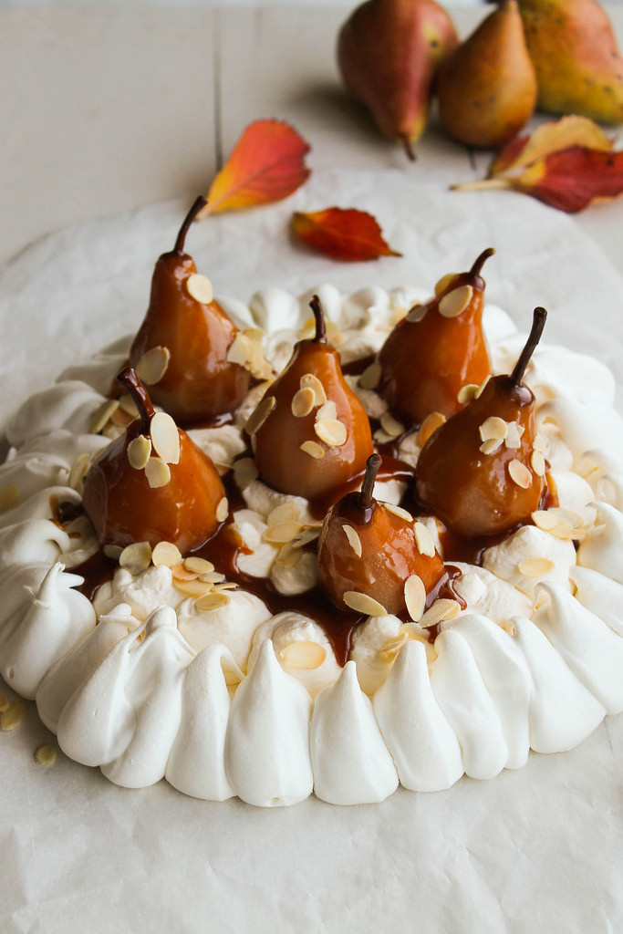 Pavlova Poire, Amandes Et Caramel Beurre Salé - Aime & Mange