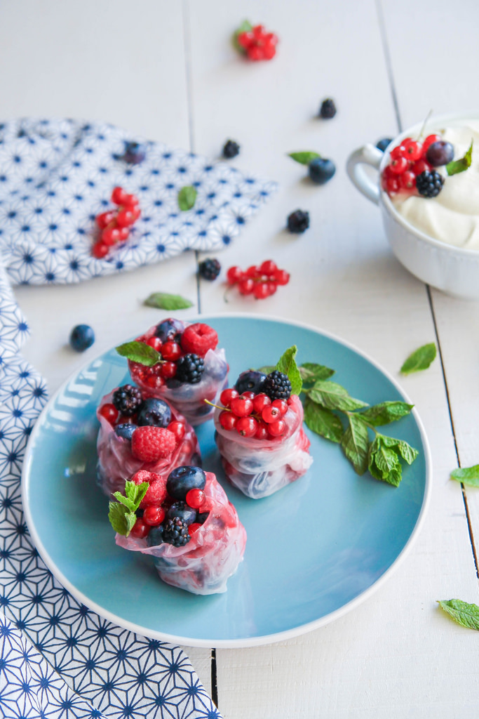 Rouleaux de printemps aux fruits et sauce chocolat blanc aime & mange