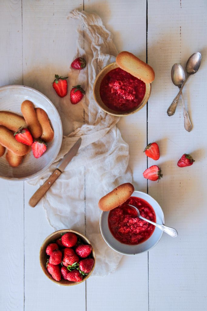 Langues de chat et fraises écrasées
