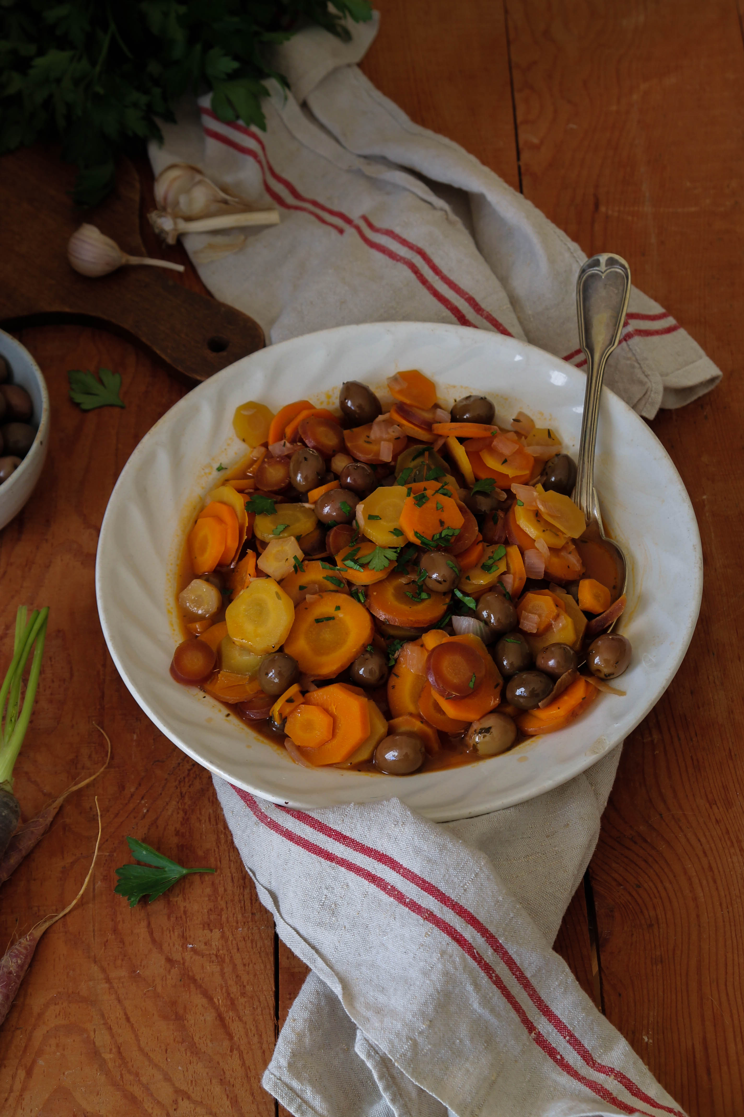 Cocotte de carottes aux olives {vegan} aime & mange