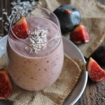 Smoothie figues, chia seeds and coconut milk, 