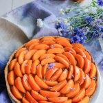 Tarte abricots et lavande {sans lait}