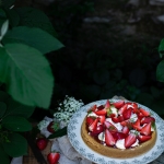 Gâteau aux fraises, sureau et aneth {sans gluten - vegan}